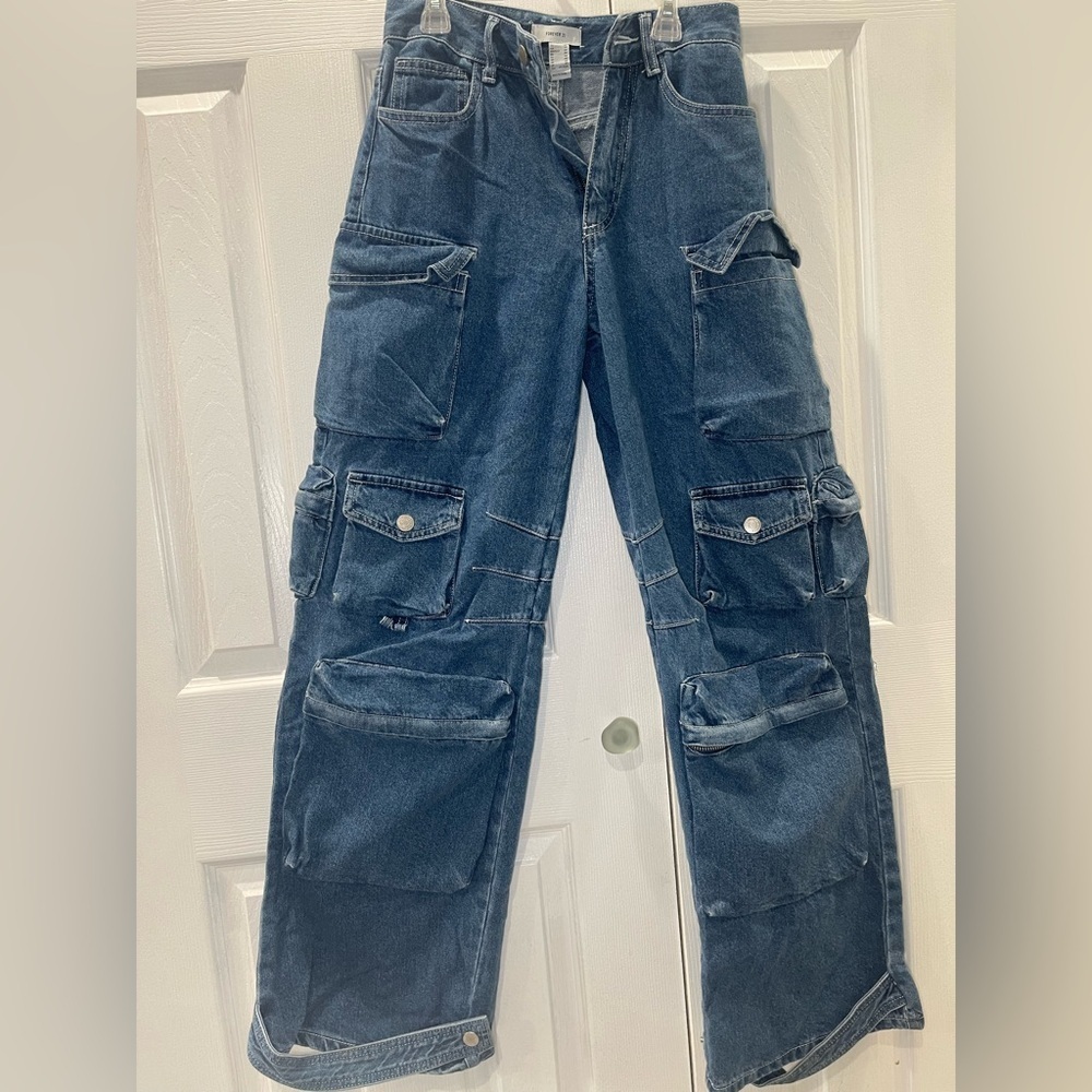 Forever 21 Cargo Relaxed Blue Jeans for Effortless Style - Picture 10 of 10